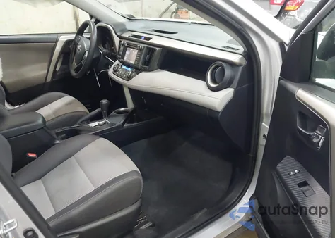 2015 Toyota Rav4 Xle z USA, uszkodzony, nr VIN 2T3RFREV2FW239925